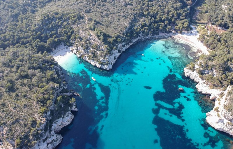 Cala Macarella y Macarelleta desde el Aire